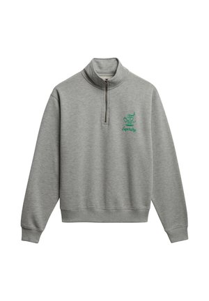 Sudadera gris con cremallera en el cuello, hecha de una mezcla de algodón, con mangas largas y dobladillo acanalado. Logo bordado verde en el pecho.