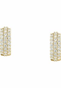 Goldene Creolenohrringe, die mit mehreren runden klaren Steinen besetzt sind, die in einem Gittermuster angeordnet sind, und eine elegante, strukturierte Oberfläche aufweisen.