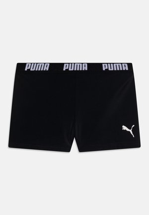 Shorts de sport noirs en tissu extensible, avec une taille comportant l'inscription "PUMA" et un petit logo PUMA blanc en bas à gauche.
