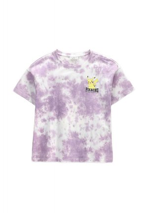 Fioletowo-biała koszulka z krótkim rękawem w stylu tie-dye z małą postacią Pikachu i tekstem "Pikachu Ready for Battle" na górnym lewym przodzie.