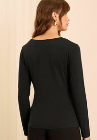 Love & Roses Hosszú ujjú felső - black knot front
