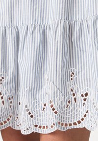 GAP TIERED - Skjortekjole - blue stripe