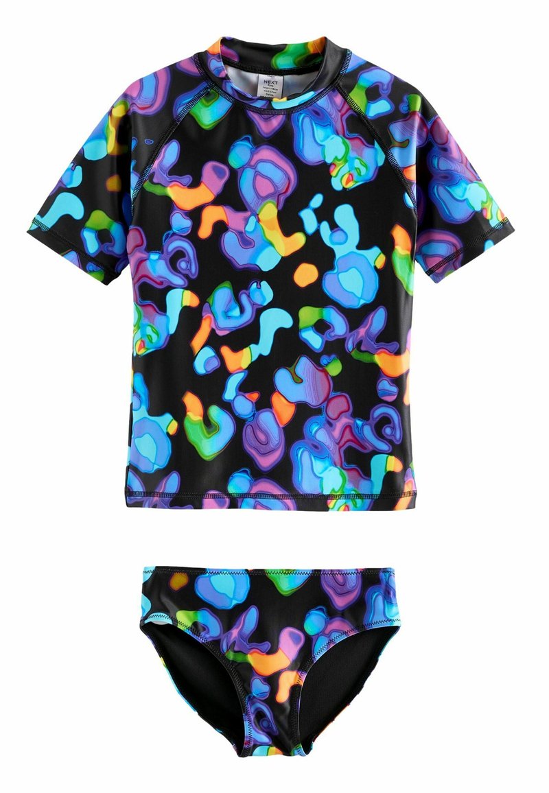 Top de îmbărcat pentru baie din neopren negru cu mâneci scurte, cu modele abstracte vibrante în albastru, verde, portocaliu și violet; bikini cu un design similar.