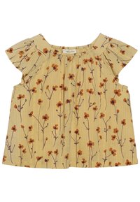 Żółta sukienka dla małej dziewczynki z krótkim rękawem, w pomarańczowy i brązowy kwiatowy wzór oraz falbaną przy dekolcie na białym tle.
