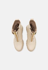 Gabor Bottines à plateau - off-white