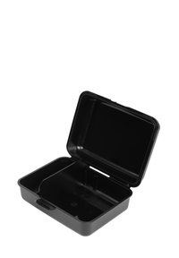 Lunchbox nera in plastica con coperchio, caratterizzata da un interno suddiviso e texture liscia. Il design è rettangolare con bordi arrotondati.