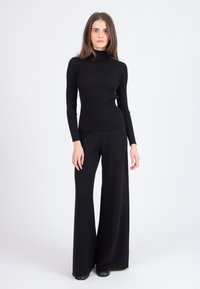 Unausgewählt, black
