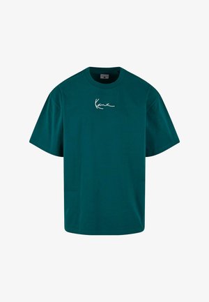 Taevasinine puuvillane T-särk lühikeste varrukatega, ümmargune kaelus ja valge kursiivkirjaga logo vasakul rinnal. Sirge ääred ja mugav lõige.