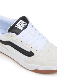 Vans HYLANE UNISEX - Skateboardové boty - off white