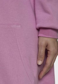 adidas Originals HOODIE DRESS - Dienas kleita - purple