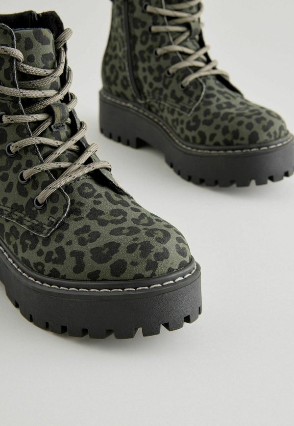 CHUNKY  – REGULAR FIT – Schnürstiefelette