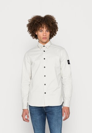 MONOGRAM BADGE - Camicia - stratus grey