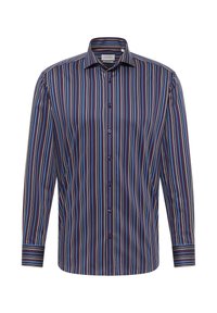 Camicia a righe con maniche lunghe, caratterizzata da righe verticali blu, rosse e bianche su uno sfondo scuro. Chiusura con bottoni davanti e nei polsini.