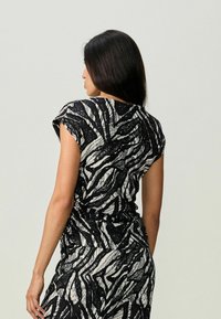 Next TEXTURED RUCHED SIDE REGULAR FIT - Bluse - black white zebra print