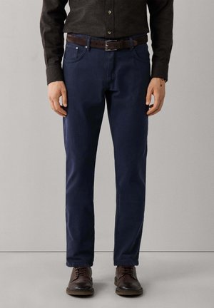 Hackett London, HACKETT LONDON TROUSERS DEVON TEX 5PKT - Pantalones - old navy