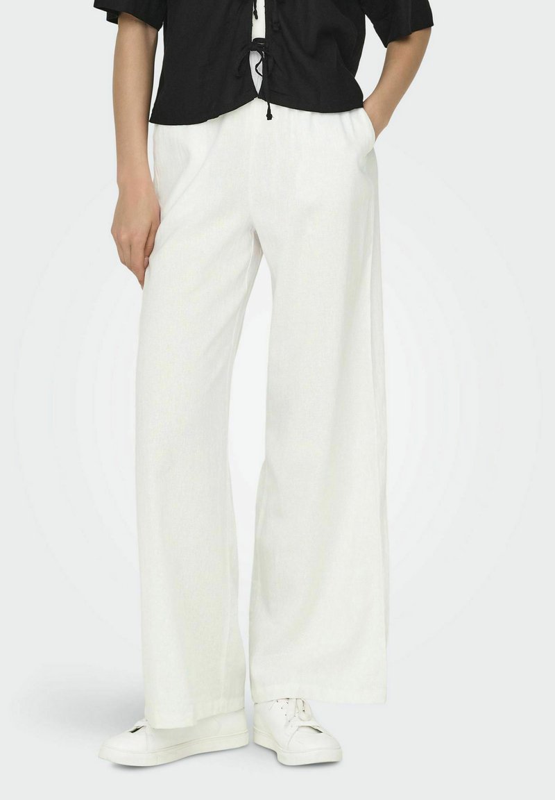 JDY MIT WEITEM BEINSCHNITT LOCKER - Pantaloni - bright white