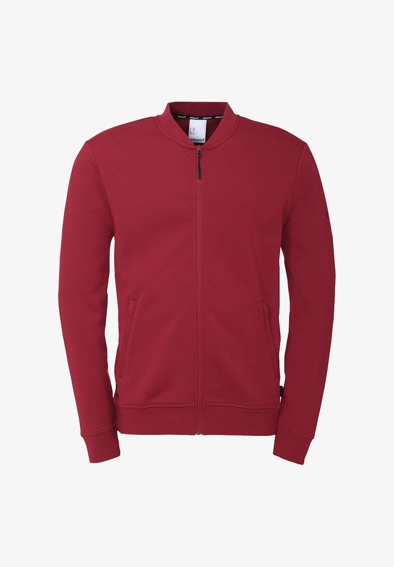 Sudadera roja con cremallera, hecha de un tejido texturizado. Presenta un cuello de canalé, dos bolsillos laterales y una cremallera suave. Sin patrones o acentos visibles.