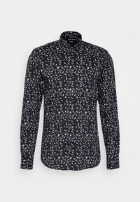 Musta nappikauluspaita, jossa on valkoinen lehtikuosi, pitkät hihat ja klassinen kaulus. Kankaan pinta on sileä.