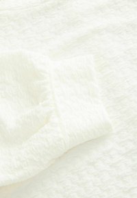 TEXTURED LONG SLEEVE REGULAR FIT - Bluză de molton - ecru