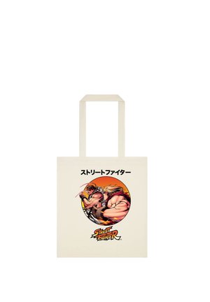 Sac fourre-tout en toile avec le logo Street Fighter et un texte japonais, représentant Ryu et Ken dans une pose de combat à l'intérieur d'un cercle orange.