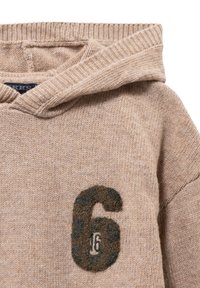 Felpa con cappuccio in maglia beige caratterizzata da un grande numero "6" testurizzato in verde con motivo leopardato, cappuccio con coulisse e polsini a coste.