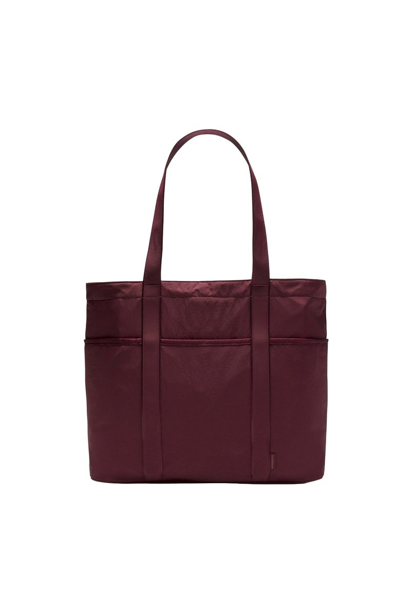 lululemon maroon bag Everywhere Belt 1L Red Merlot Decorated with a 2026 PGA Championship logo heat seal on the bottom left corner Lululemon Wineberry Purse | TikTok