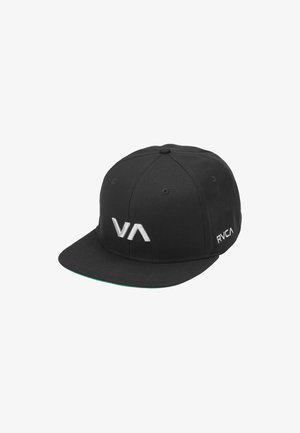 Casquette snapback noire en tissu, avec une visière plate et des logos brodés "VA" et "RVCA" en blanc à l'avant et sur le côté.