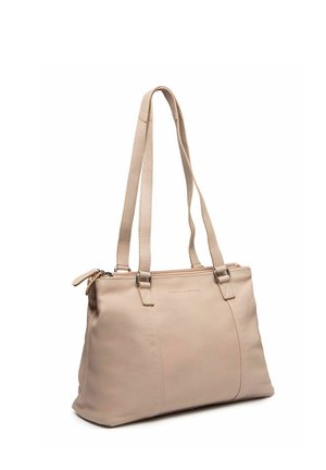 Sac à main en cuir beige avec double bandoulière, fermeture zippée sur le dessus et détails de couture minimalistes.