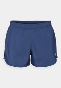 Blå sportshorts med elastisk midja. Har sidospjäll och en reflexlogotyp på nedre högra sidan. Tillverkade av lätt material.