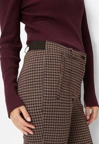 BRAX STYLE LILLYTH NEW - Stoffhose - cranberry