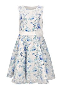Kwiatowa sukienka bez rękawów, z białym tłem i niebieskimi wzorami kwiatowymi, z paskiem w talii z detalem w postaci materiałowej róży, rozkloszowana spódnica.