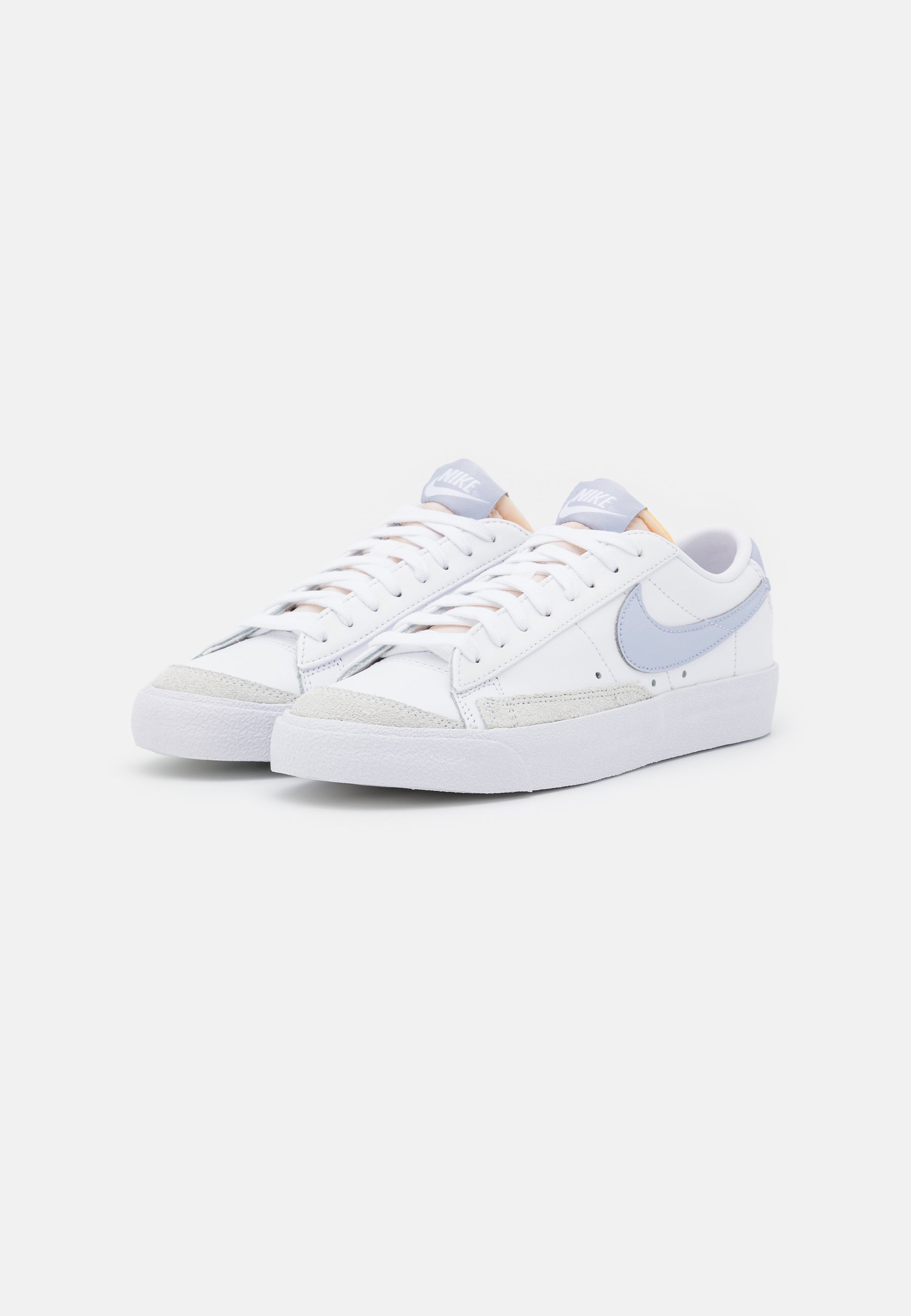 nike blazer low ghost