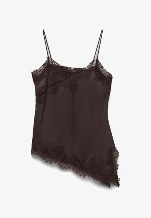 Camicetta marrone scuro con bordo in pizzo, spalline sottili regolabili e orlo asimmetrico, caratterizzata da una texture liscia e setosa.