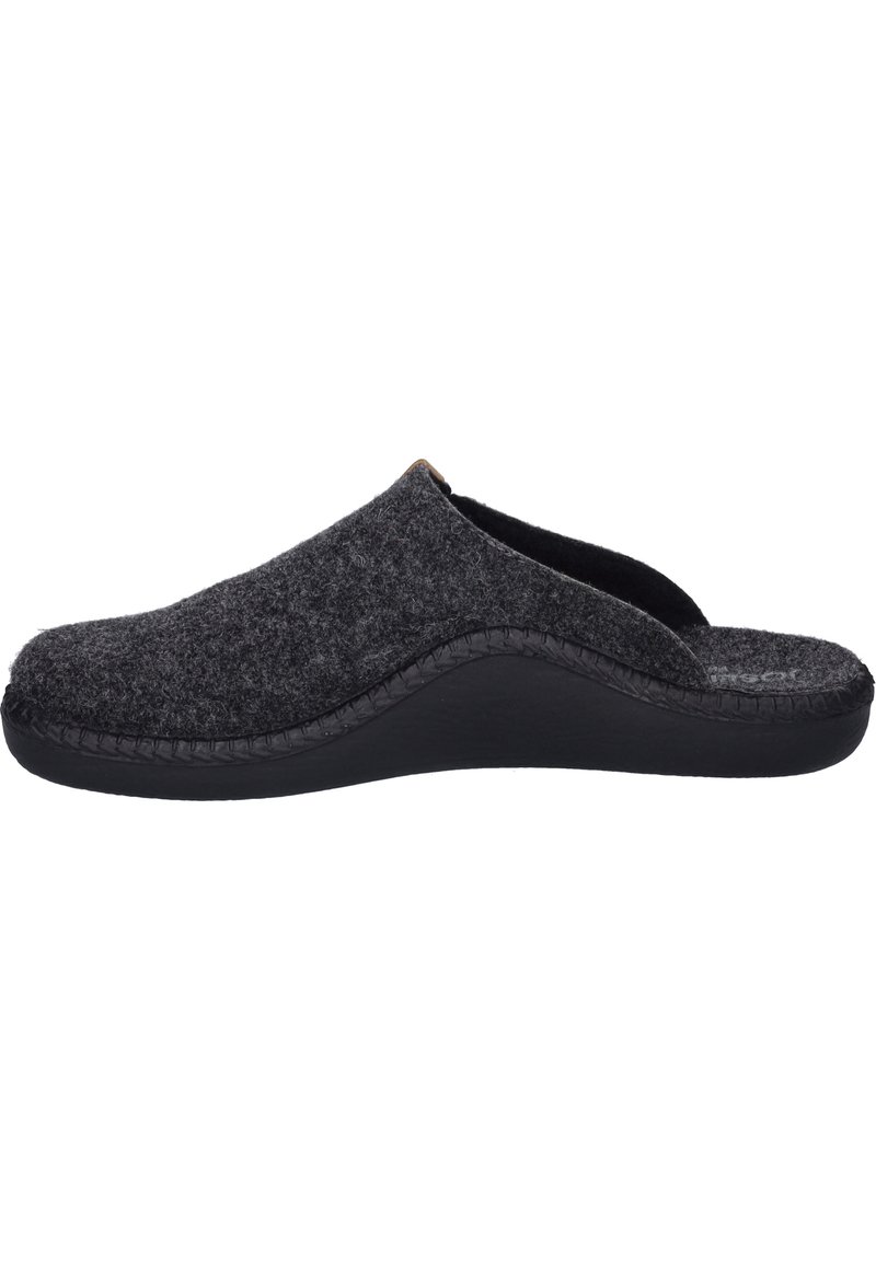 Zapato de bailarina gris de tela, con punta redondeada, suela de goma negra y detalle de costura a lo largo del borde. Diseño ligero y sencillo.