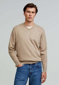 V NECK - Strickpullover - taupe