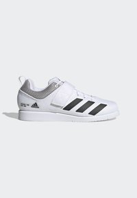 Zapatilla deportiva blanca con parte superior de malla gris y diseño de tres rayas negras. Cuenta con una correa de velcro, un cuello acolchado y una suela texturizada para agarre.