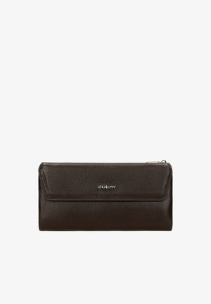 Portefeuille en cuir marron avec une finition texturée, doté d'une fermeture à rabat et d'un logo métallique. Forme rectangulaire compacte aux lignes épurées.