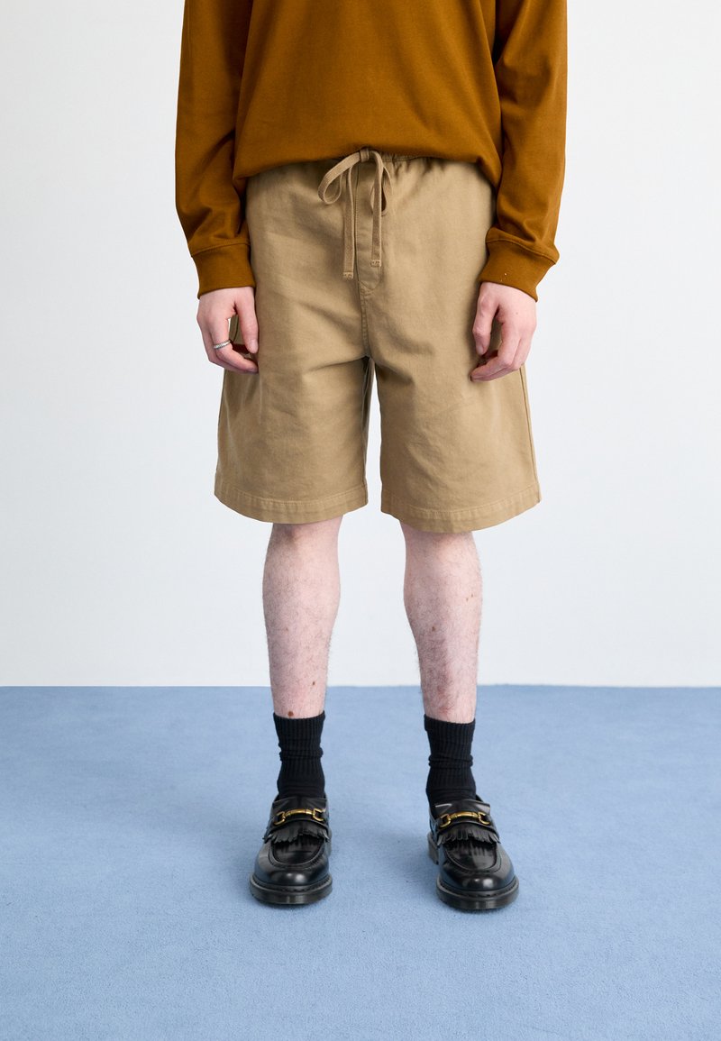 Carhartt WIP FLOYD SHORT - Shorts vaqueros - sand