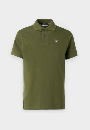 Tricou polo de culoare verde măsliniu, fabricat din bumbac, cu guler clasic, două butoane, mâneci scurte și un mic logo brodat pe piept.