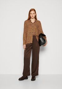 ESPRIT Camicia Donna 990ee1f307 - Maniche Lunghe Con Colletto E Polsini Bottonati - 3