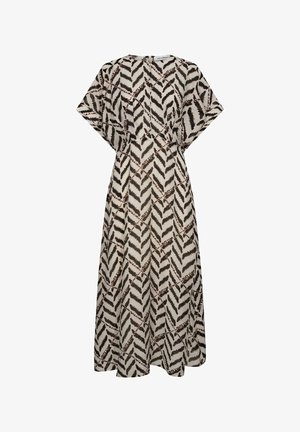 Luźna sukienka midi z szerokimi, krótkimi rękawami, białą bazą, czarnym diagonalnym wzorem liści oraz talią zaznaczoną paskiem.