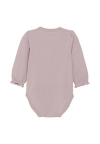 Lila långärmad babybody i mjukt tyg. Har samlade puffärmar och volangmuddar. Klassisk rund halsringning och tryckknappar.