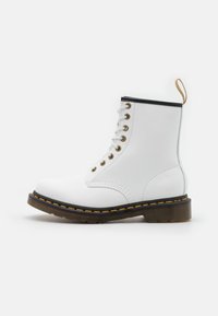 Dr. Martens Šněrovací kotníkové boty - white