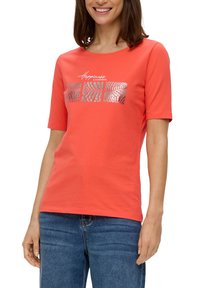 s.Oliver MIT FRONT - Print T-shirt - blutorange
