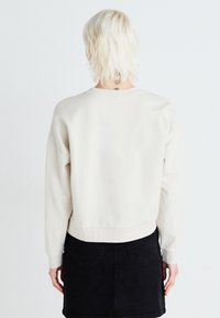 Vero Moda VMHELEN TRINA BOX - Melegítőfelső - birch/black