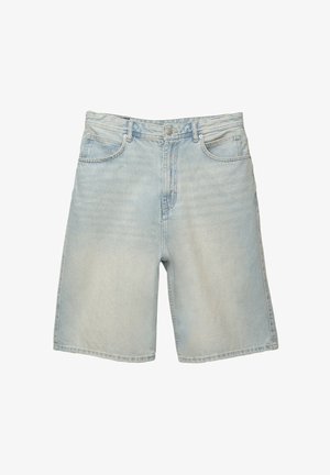 Hellblaue Denim-Shorts mit lockerem Schnitt, ausgestattet mit fünf Taschen, Gürtelschlaufen und einer verblassten Waschung mit subtilen Gebrauchsspuren.