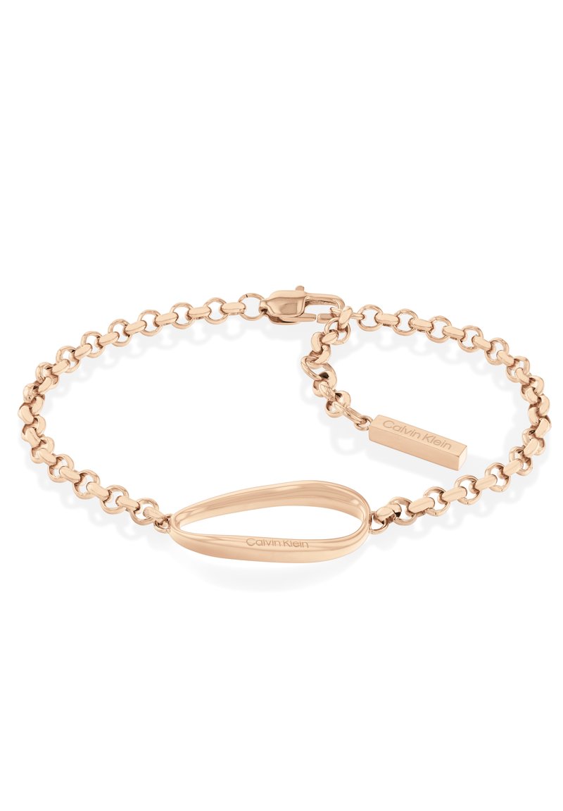 Rose gold armbånd med oval linkdesign, som har en kjede laget av sammenkoblede sirkler og en rektangulær tag som er gravert med "Calvin Klein."
