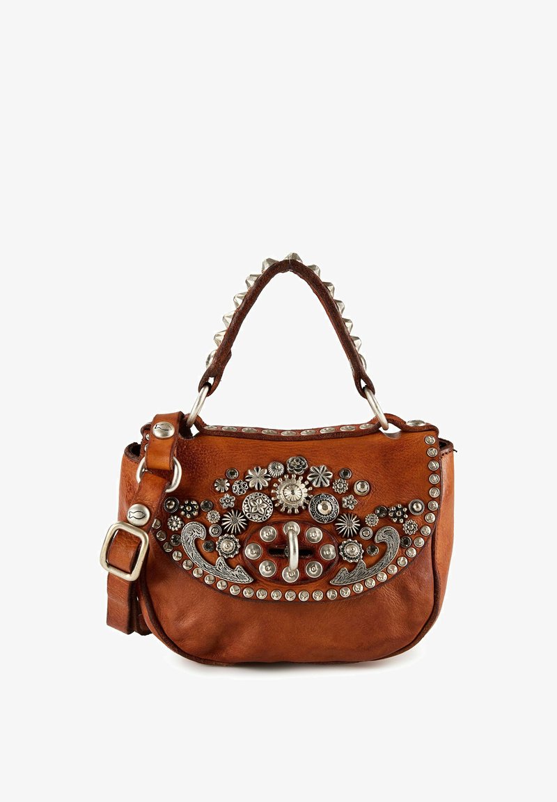 Borsa a mano in pelle marrone con borchie argentate a motivo floreale e paisley, chiusura a scatto in metallo e manico borchiato con tracolla regolabile.
