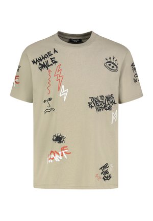Beiges T-Shirt mit schwarz-roten und weißen Graffiti-Texten und -Zeichnungen, darunter Phrasen, Augen, Blitze und abstrakte Gesichter.