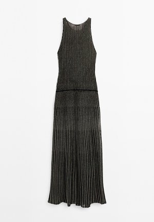 Robe plissée noire avec des rayures verticales, sans manches, et un col rond, posée à plat sur un fond blanc.